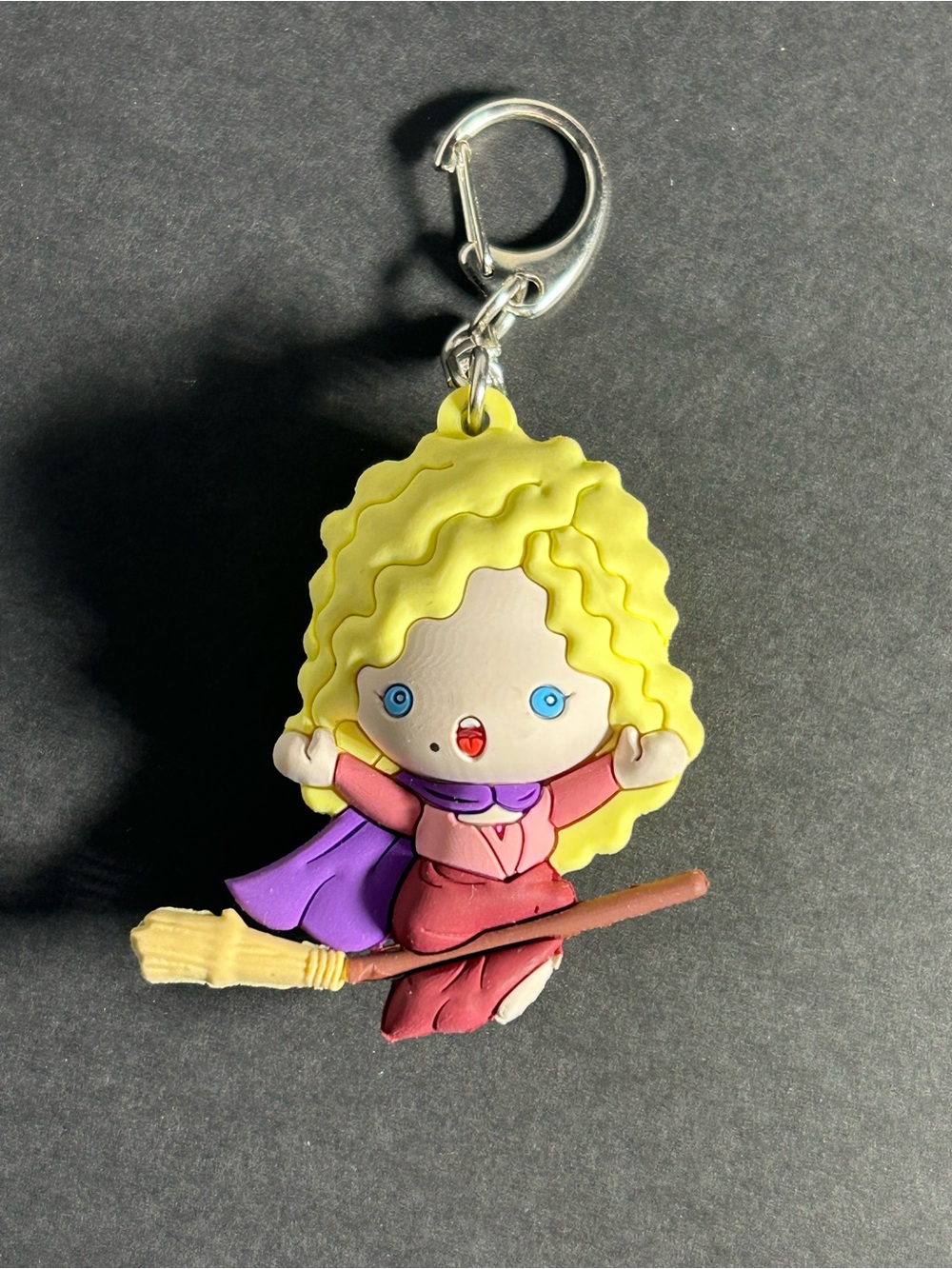 Disney Series 35 Hocus Pocus Sarah on a Broom 3D Foam Bag Clip